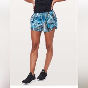 Lululemon Tracker Short V 4” Sun Dazed Multi Blue pattern